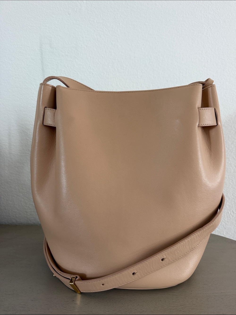 Cuyana Bucket Bag in Beige-Tan